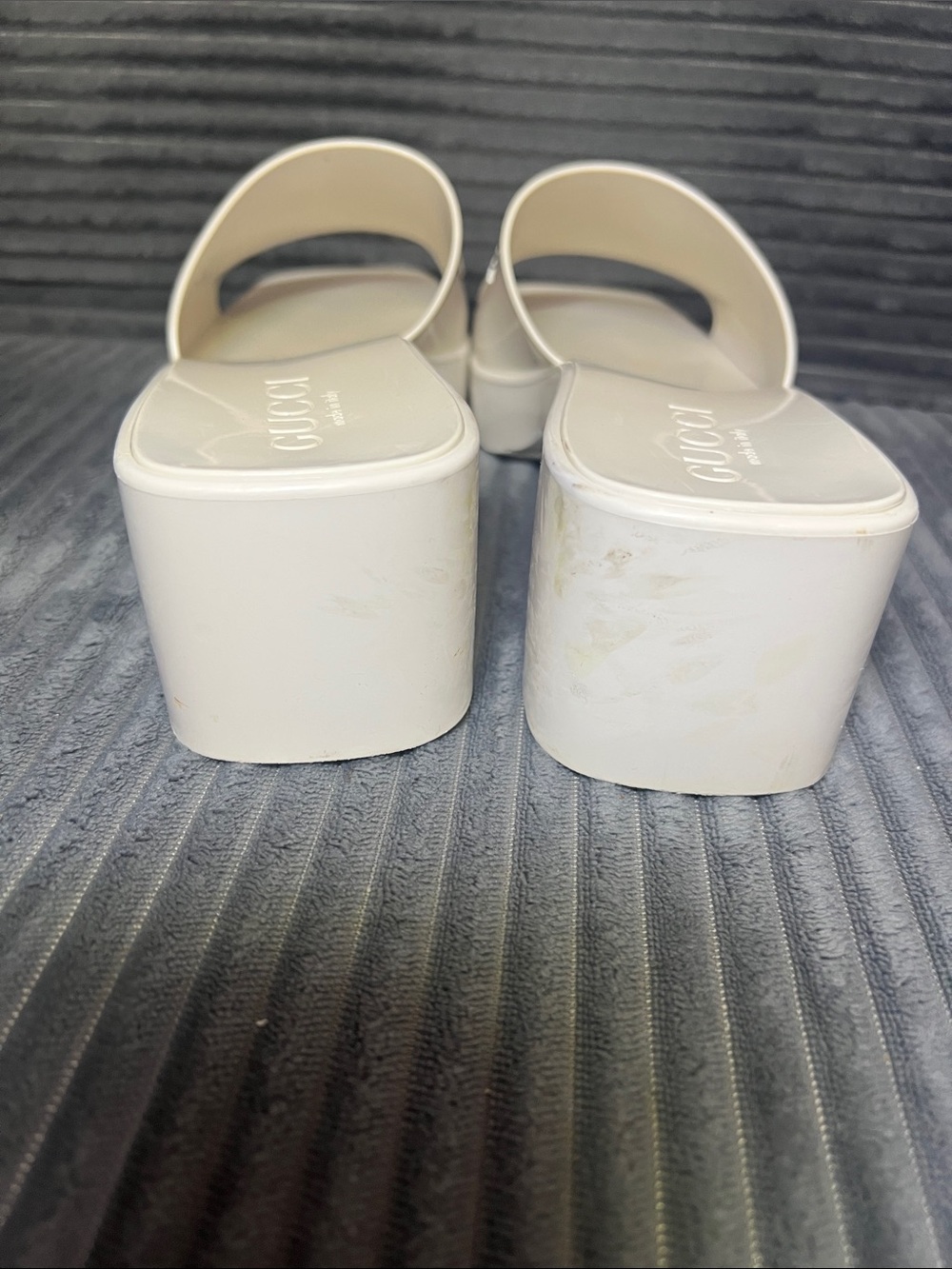Gucci Women’s Rubber Slide Mystic White Sandals - Picture 7 of 9